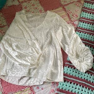 New, without tags, women’s blouse. Size small.